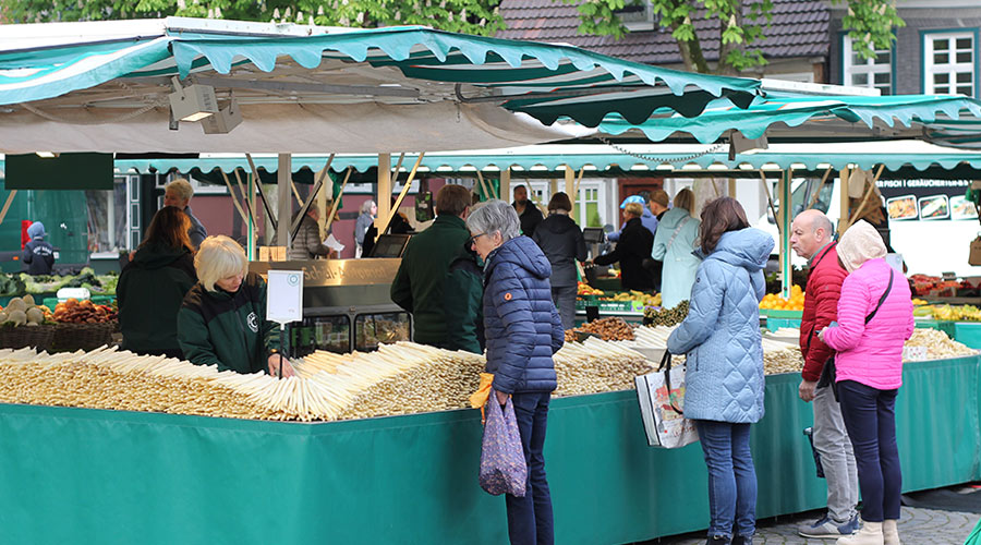 Unser Marktstand auf dem Wochenmarkt in Wiedenbrück